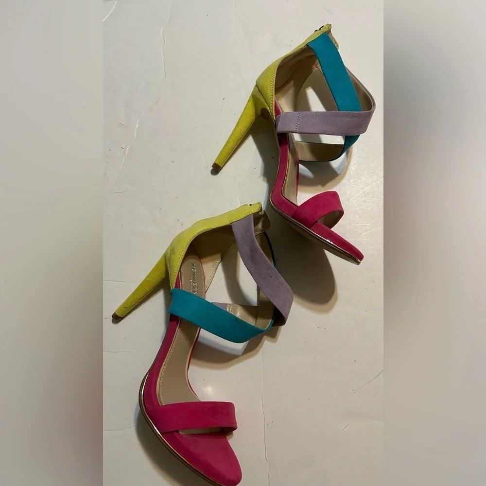 Kenneth Cole Women's Brooke Cross Heeled Sandal, size 7